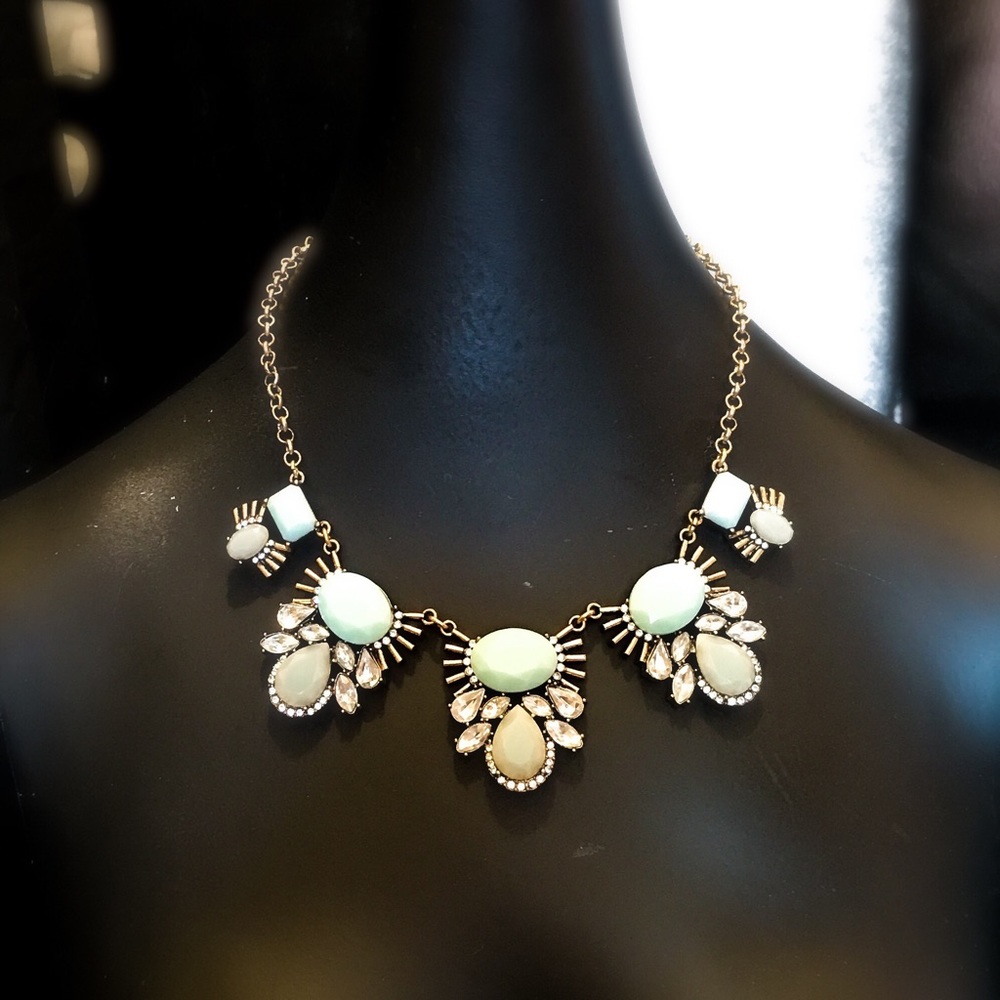 Stitch fix sea foam green necklace